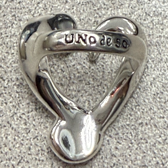 *Uno de 50 open nailed heart ring - Picture 6 of 7